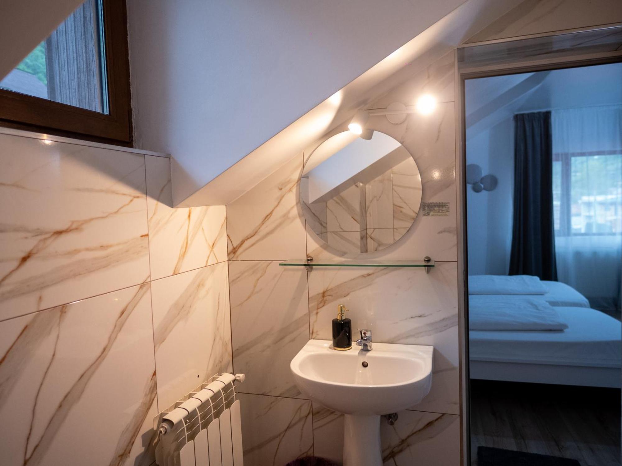 Guesthouse Magic Băile Herculane Eksteriør billede