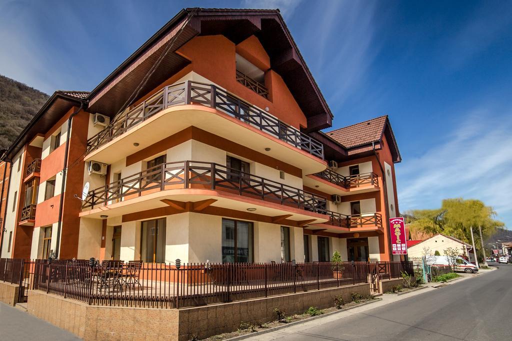 Guesthouse Magic Băile Herculane Eksteriør billede